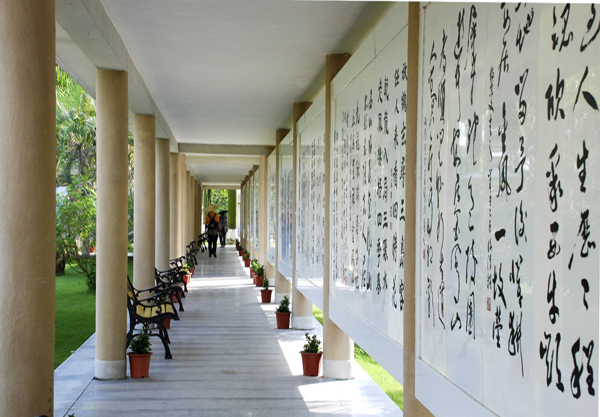 金凤山陵园艺术长廊